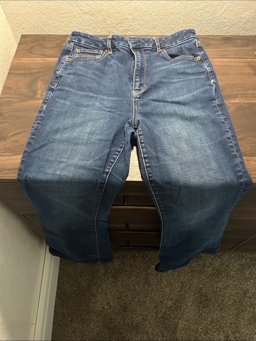 American Eagle Outfitters Wide-Leg Jeans in Medium Blue Wash